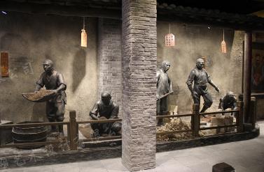 不銹鋼雕塑和玻璃鋼雕塑在展館場景復原中的應用